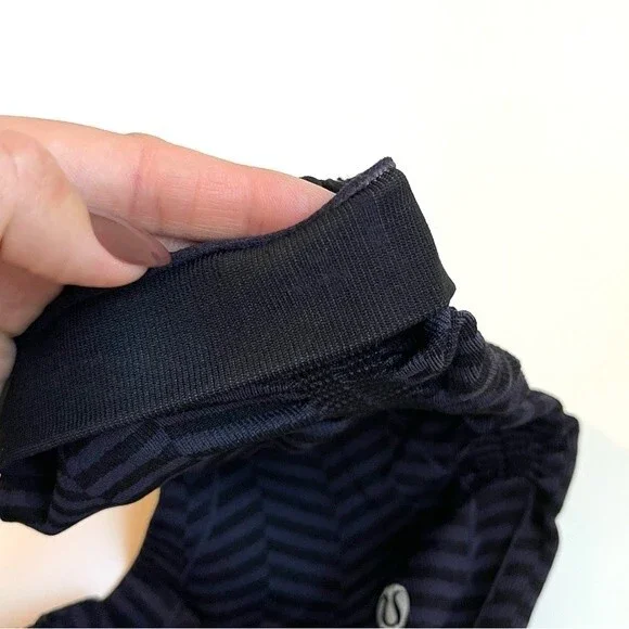 Lululemon In The Flow Crop II Heathered Naval Blue
Seamless Size 4 - Picture 13 of 13